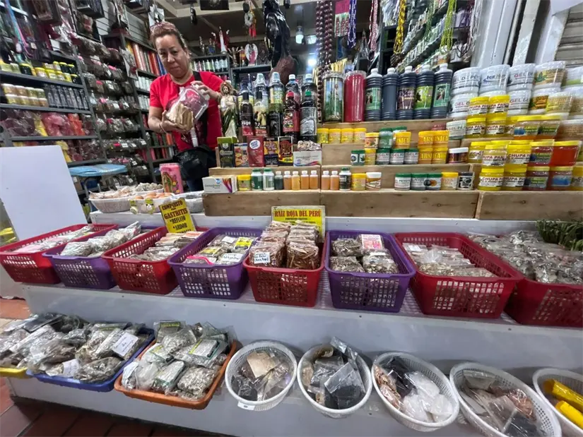 Muchos regiomontanos optan por remedios naturales, confiando en el poder curativo de las hierbas sobre los medicamentos convencionales. Foto: Rosy Sandoval