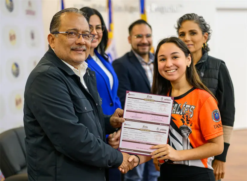 Jóvenes de Escobedo reciben becas que cambiarán su destino Foto: Gobierno de Escobedo 