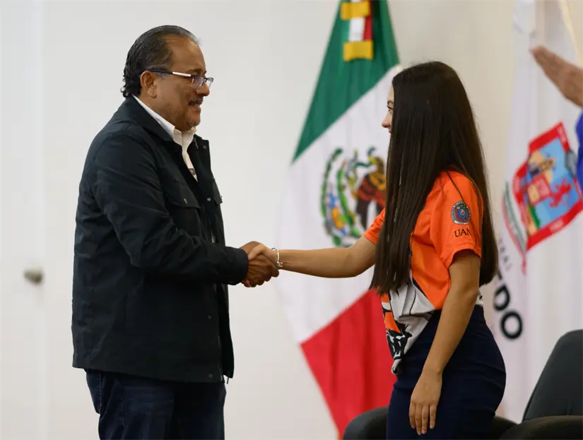 Beneficiaria de Becarios de la Transformación Foto: Gobierno de Escobedo