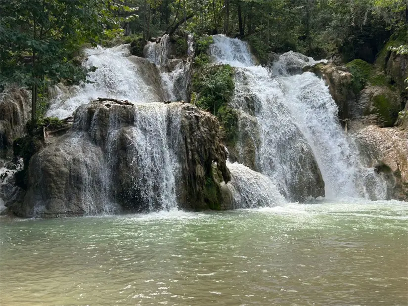 imagen recuadro Descubre la magia de Parque El Salto, un destino en Nuevo León que ofrece paisajes impresionantes para crear recuerdos inolvidables. Foto: Diego Ovalle