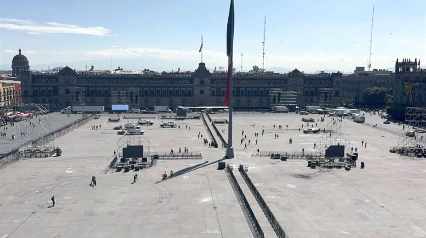 Zócalo de CDMX. Foto: www.tiempo.com.mx | Canva