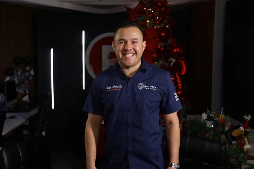 Desde el nuevo estadio de béisbol infantil hasta las ligas barriales, el exjugador de Tigres encabeza la apuesta del municipio por el deporte como política de prevención. Foto: Jorge Iribe.