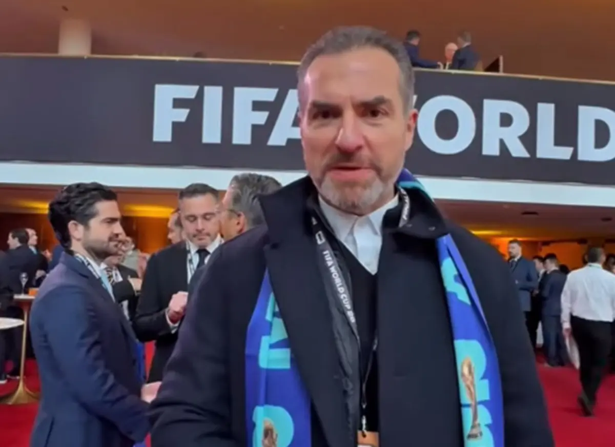 El alcalde Adrián de la Garza, invitó a visitar Monterrey para disfrutar del Mundial 2026 y todo los sitios turísticos que ofrece la ciudad. Foto: Facebook Adrián de la Garza