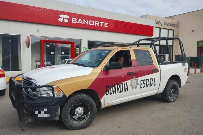 imagen recuadro Ante el pago de aguinaldos y prestaciones, la Guardia Estatal reforzó su presencia en sucursales y cajeros bancarios. Foto: Carlos García