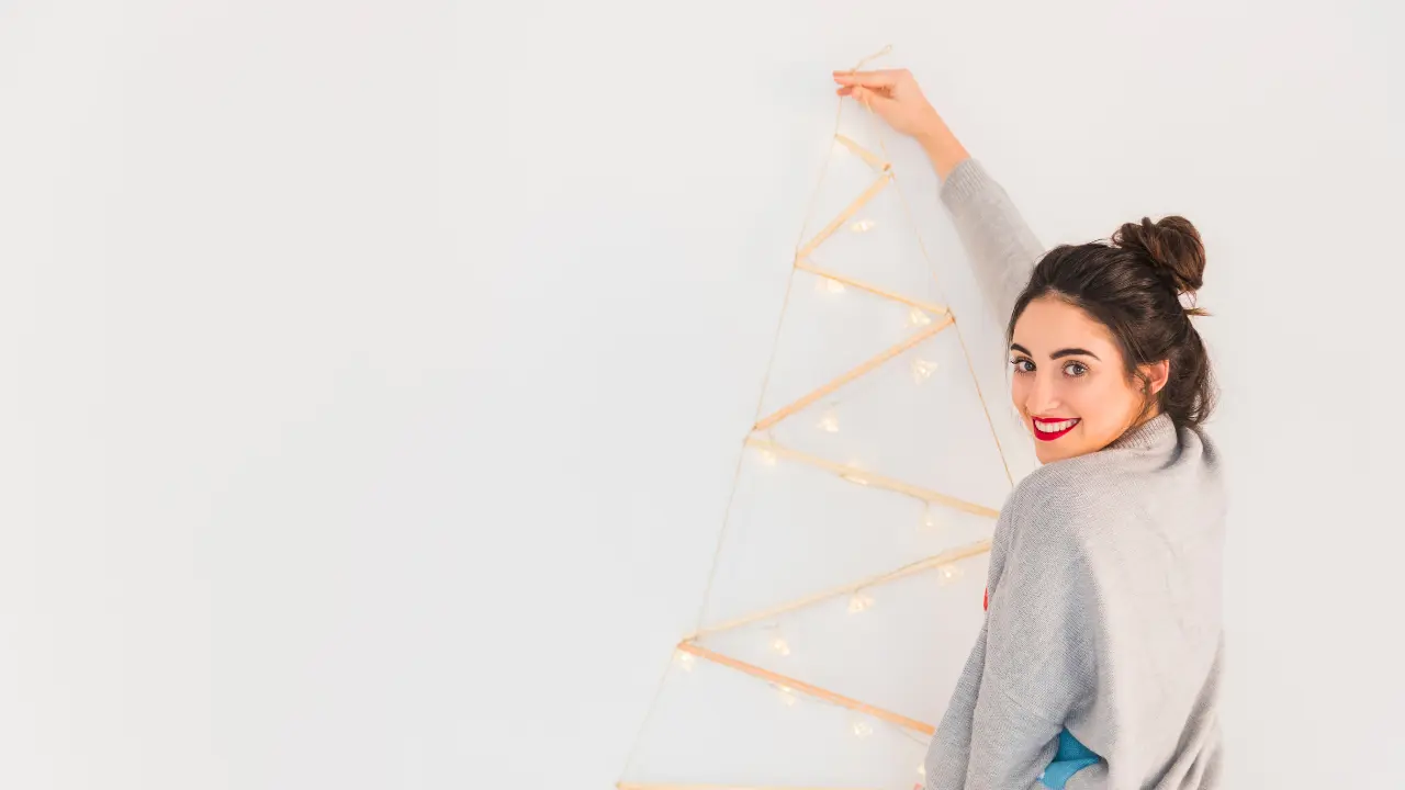 Cada vez más personas optan por alternativas compactas, funcionales y visualmente limpias para la decoración navideña/Foto: Canva