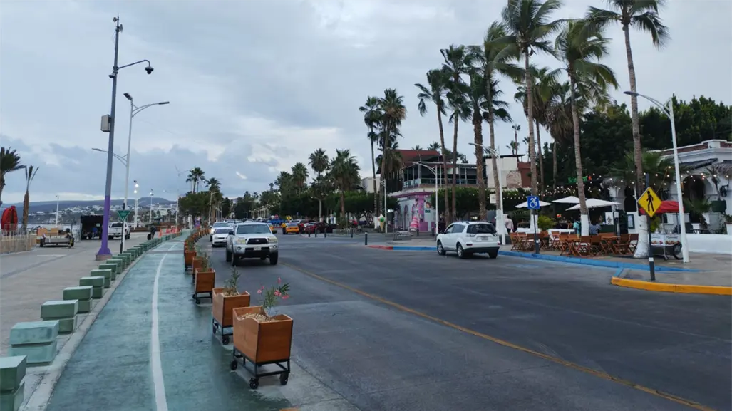 Así opinan los paceños sobre las maceteras móviles en el Malecón de La Paz