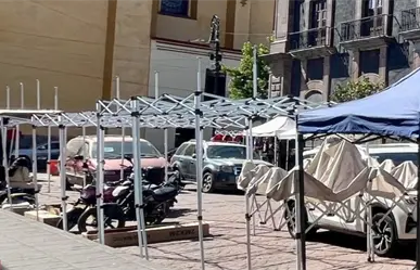 Bazar navideño llega a esta calle de Toluca y provoca caos vial y molestia entre locatarios