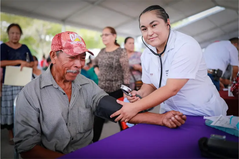 Los servicios de salud son algunos de los más solicitados durante las brigadas Transformando Familias. Foto: Carlos García