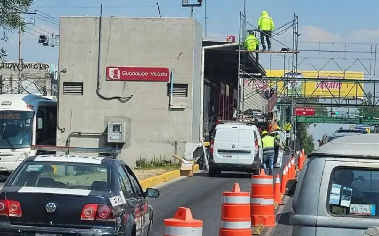 Estas cámaras forman parte de los 38 puntos de monitoreo estratégicamente colocados en las cuatro líneas del Mexibús. Foto: X7 @Voces_Al_Aire_ (Canva)
