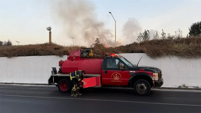 imagen recuadro Bomberos de la CDMX sofocan incendio en la alcaldía Gustavo A. Madero | Foto: Ramón Ramírez