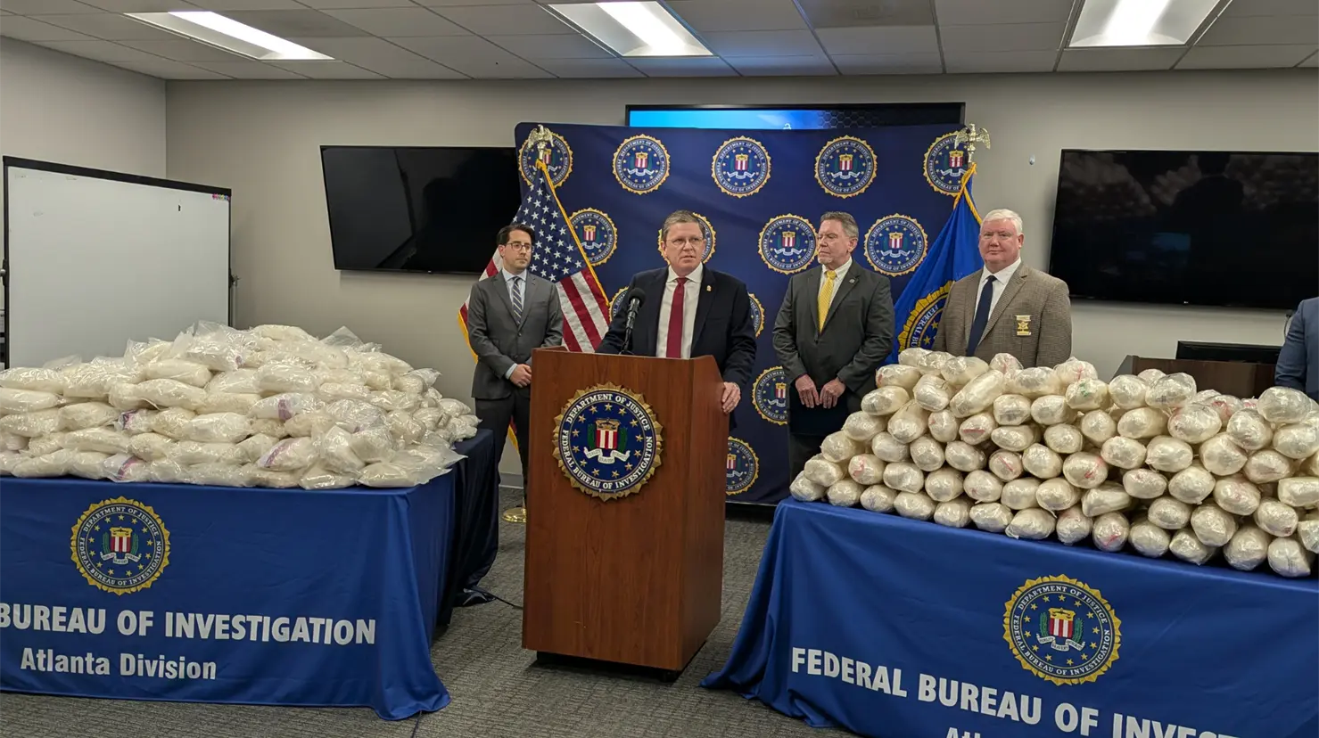 Mexicano es detenido en Georgia por tráfico de 719 kilos de metanfetamina ocultos entre moras. Foto: X (@FBI)