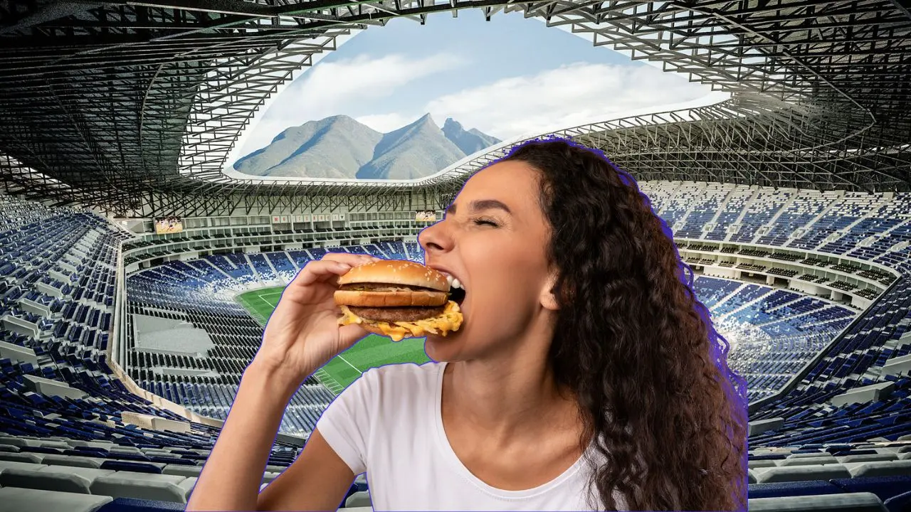 Mujer comiendo una hamburguesa y de fondo el estadio BBVA Foto: Canva
