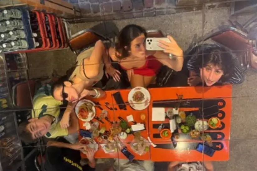 Dua Lipa en taquería de la CDMX. Foto: Captura de pantalla