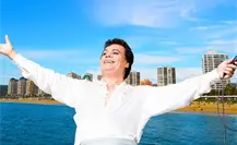 Juan Gabriel en Viña del Mar 1996: 2 horas y media de show, rating récord y debut que marcó el festival Juan Gabriel en Viña del Mar 1996: 2 horas y media de show, rating récord y debut que marcó el festival