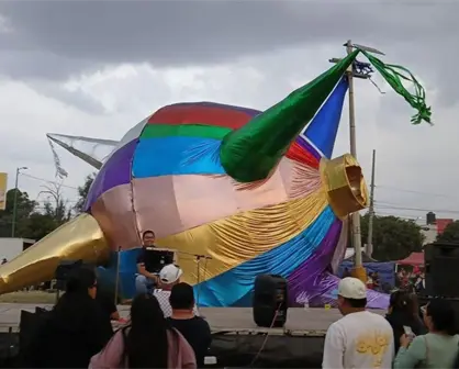 La piñata más grande de Latinoamérica cae en Cuautitlán poco después de su inauguración por fuertes vientos
