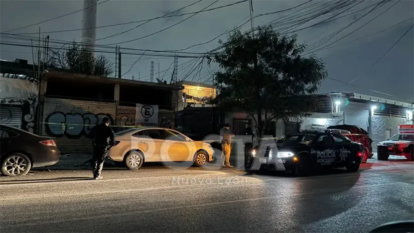 Una unidad de la policía de Monterrey en la zona donde ocurrió el hallazgo. Foto: POSTA.