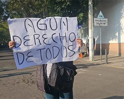 Vecinos bloquean calzada Legaria, exigen restitución del suministro de agua por la red