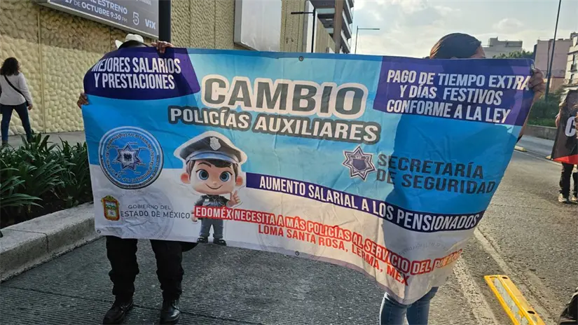 Afectaciones viales en avenida Chapultepec por protesta de policías del Edomex. Foto: Luis Antonio Alfaro