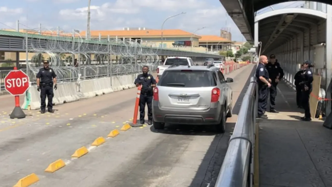 Al presentar tu franquicia aduanal te evitas retrasos en los cruces internacionales | Foto: FB Puentes Internacionales