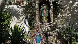 Preparativos del Santuario de San Cristóbal para los festejos de la Virgen de Guadalupe en Mérida