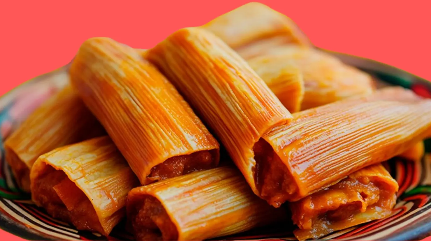 El guiso más tradicional de los tamales de Durango son los de asado rojo. Foto: Especial.