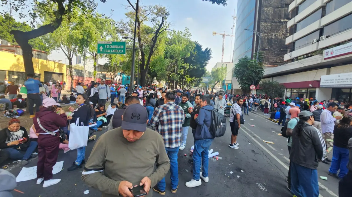 Trabajadores del Gobierno de CDMX se manifiestan. Foto: Luis Antonio Alfaro