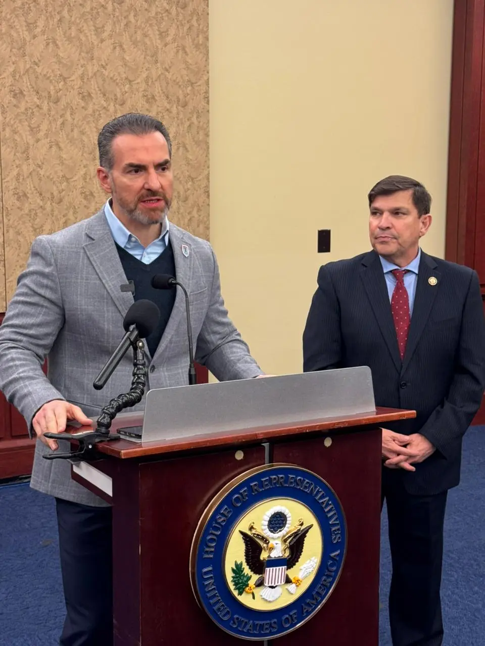 imagen recuadro El alcalde de Monterrey, Adrián de la Garza, se encuentra ya en Washington, D.C.. Foto: Cortesía.