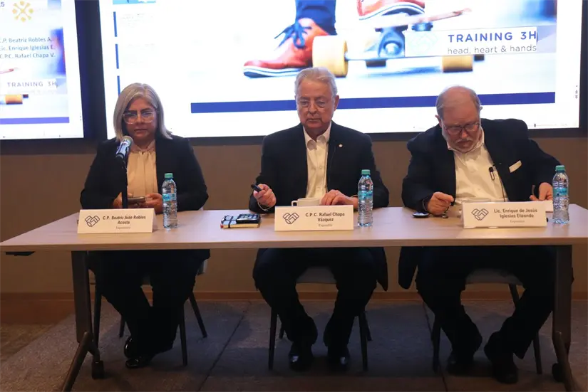 C.P. Beatriz Aidé Roble Acosta, el Lic. Enrique Iglesias Elizondo y el C.P.C. Rafael Chapa Vázquez.