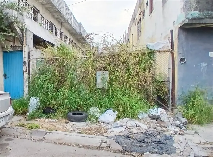 Los agentes municipales realizaban labores de investigación tras el robo a una agencia de publicidad ubicada en el Fraccionamiento Bernardo Reyes. Foto: Policía de Monterrey.