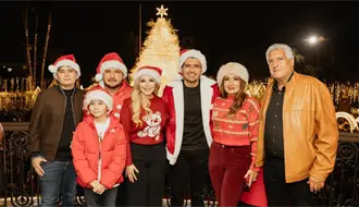 Con cientos de familias se enciende el pino de navidad gigante de Matamoros
