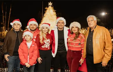 Con cientos de familias se enciende el pino de navidad gigante de Matamoros