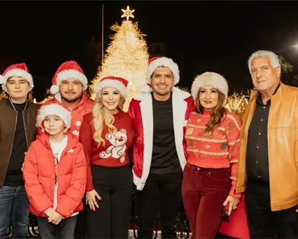 Con cientos de familias se enciende el pino de navidad gigante de Matamoros