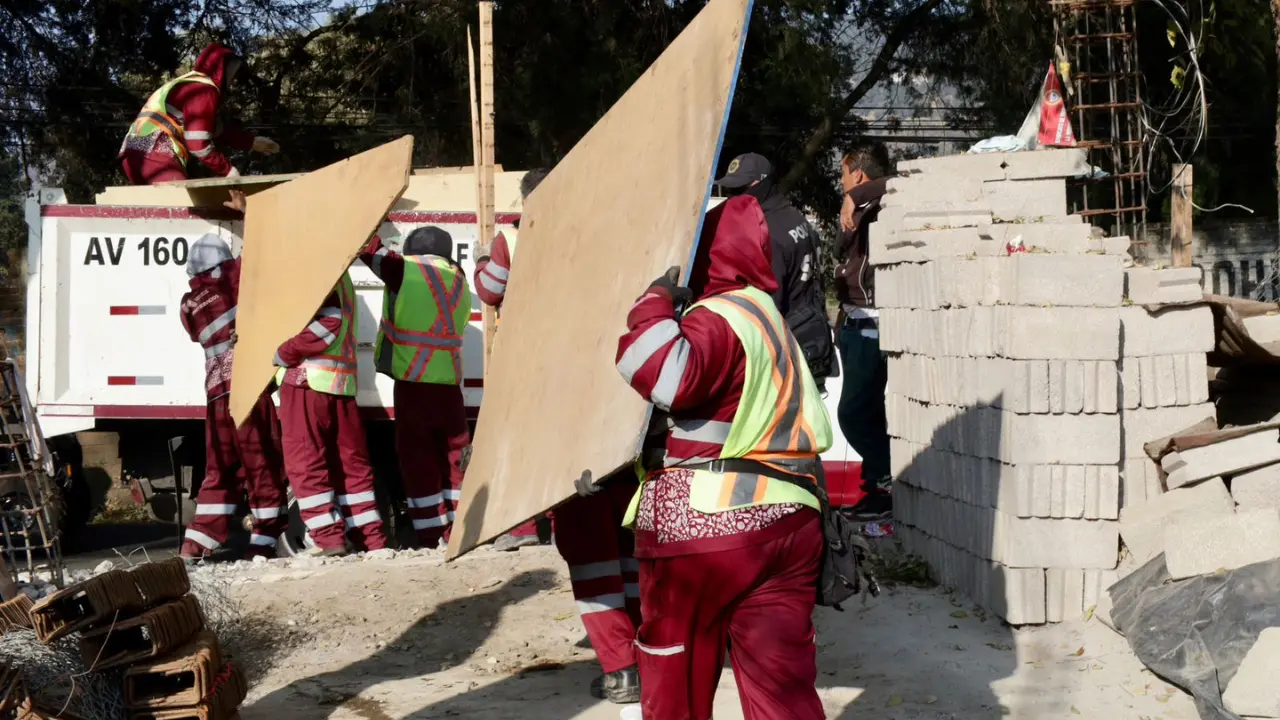Desmantelan 12 construcciones por irregularidades en Xochimilco | Gobierno de la Ciudad de México
