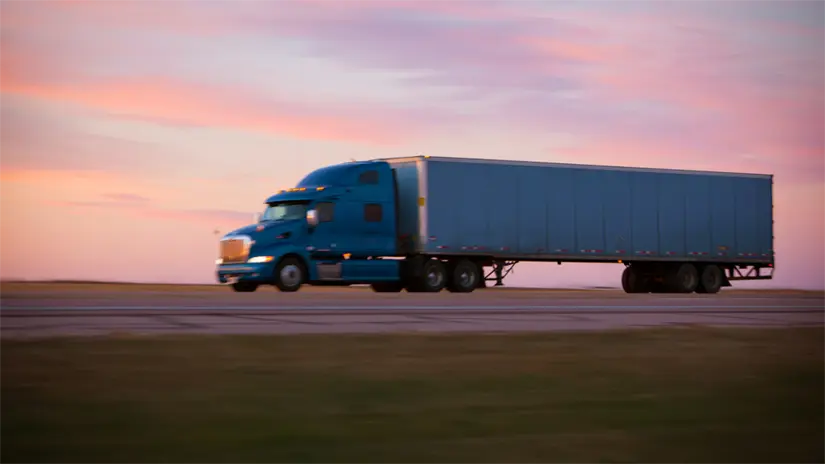 imagen recuadro El Congreso de BCS analizará la propuesta que obligaría a transportistas a instalar gobernadores de velocidad antes de 2026. Foto: Canva