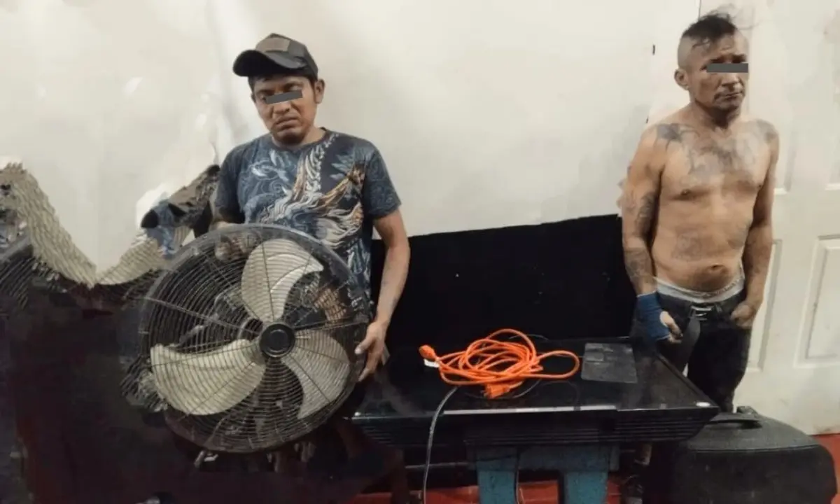 Dos hombres detenidos en Umán por robar artículos electrónicos Foto: Policía Municipal Umán