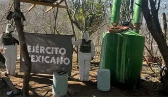 Aseguran laboratorio de droga sintética en Michoacán; decomisan 335 kg de metanfetamina
