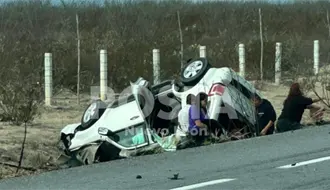 Tráiler embiste a vehículo en Mina, Nuevo León y deja varios lesionados
