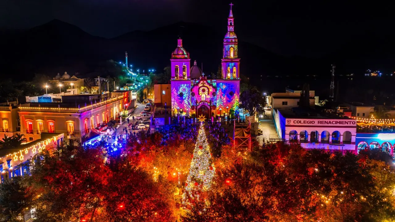 Santiago celebra el encendido del Pino de la Navidad Mágica Foto: Gobierno de Santiago