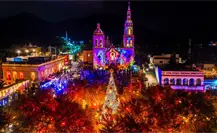 Así inició la temporada navideña en Santiago con el encendido del gran pino mágico