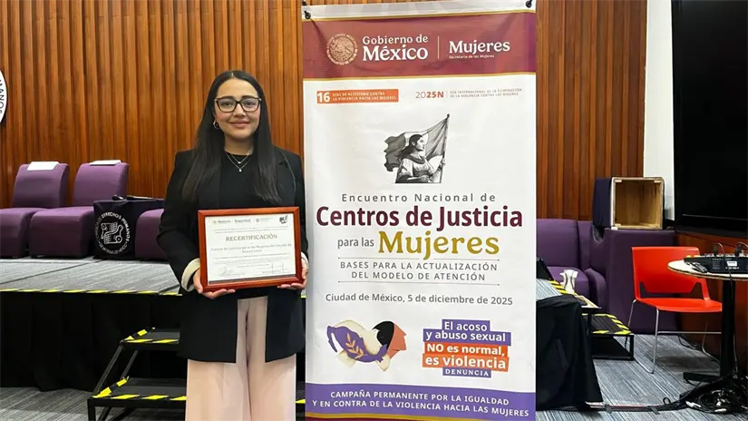 imagen recuadro Cinthia Marín, titular de la Dirección de Orientación, Protección y Apoyo a Víctimas de Delitos y Testigos de la Fiscalía de Nuevo León durante el encuentro Nacional de Centros de Justicia para las Mujeres, realizado en la Comisión de Derechos Humanos de la Ciudad de México (CDHCMX). Foto: Laura Ávila