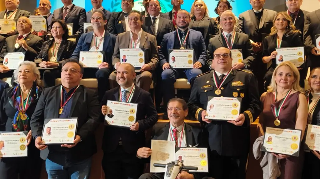 Reconocen a 37 profesionales con la Medalla Corazón Puro a la Salud 2025 en Monterrey