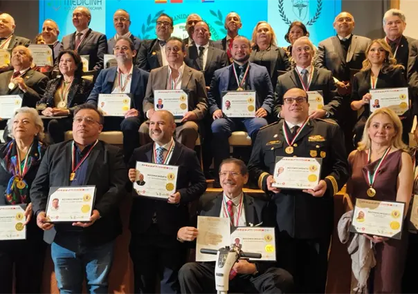Reconocen a 37 profesionales con la Medalla Corazón Puro a la Salud 2025 en Monterrey