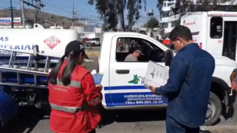 imagen recuadro Revisión durante operativo del Edomex. Foto: X (@PrimeroEdit_mx)