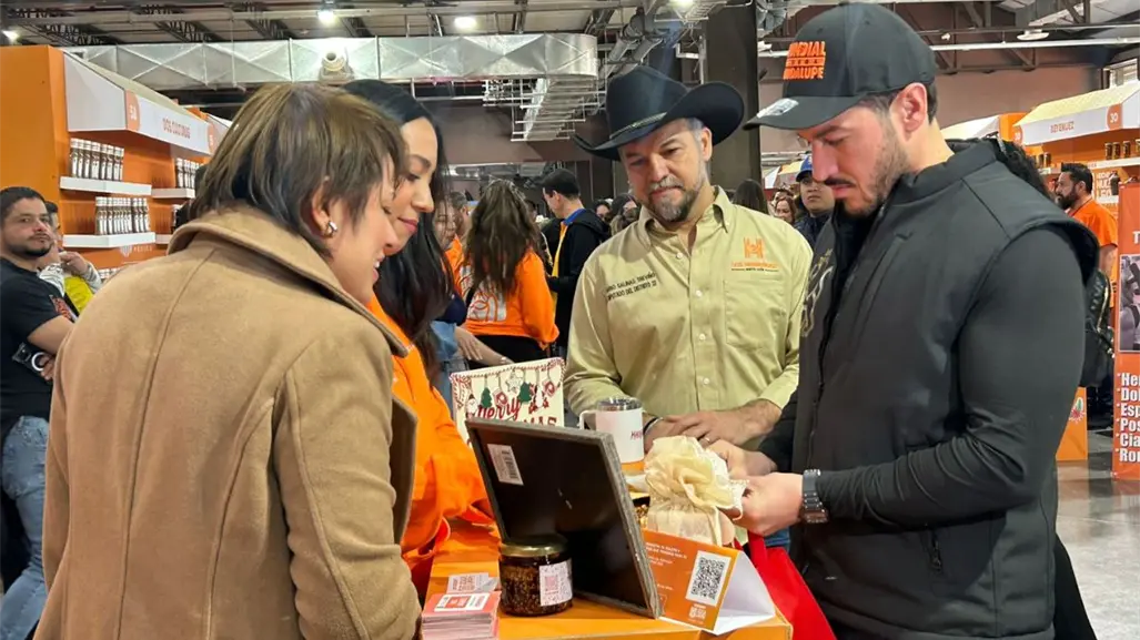 Samuel García inaugura el Mercado "Hecho en Nuevo León, Navidad 2025" en Parque Fundidora