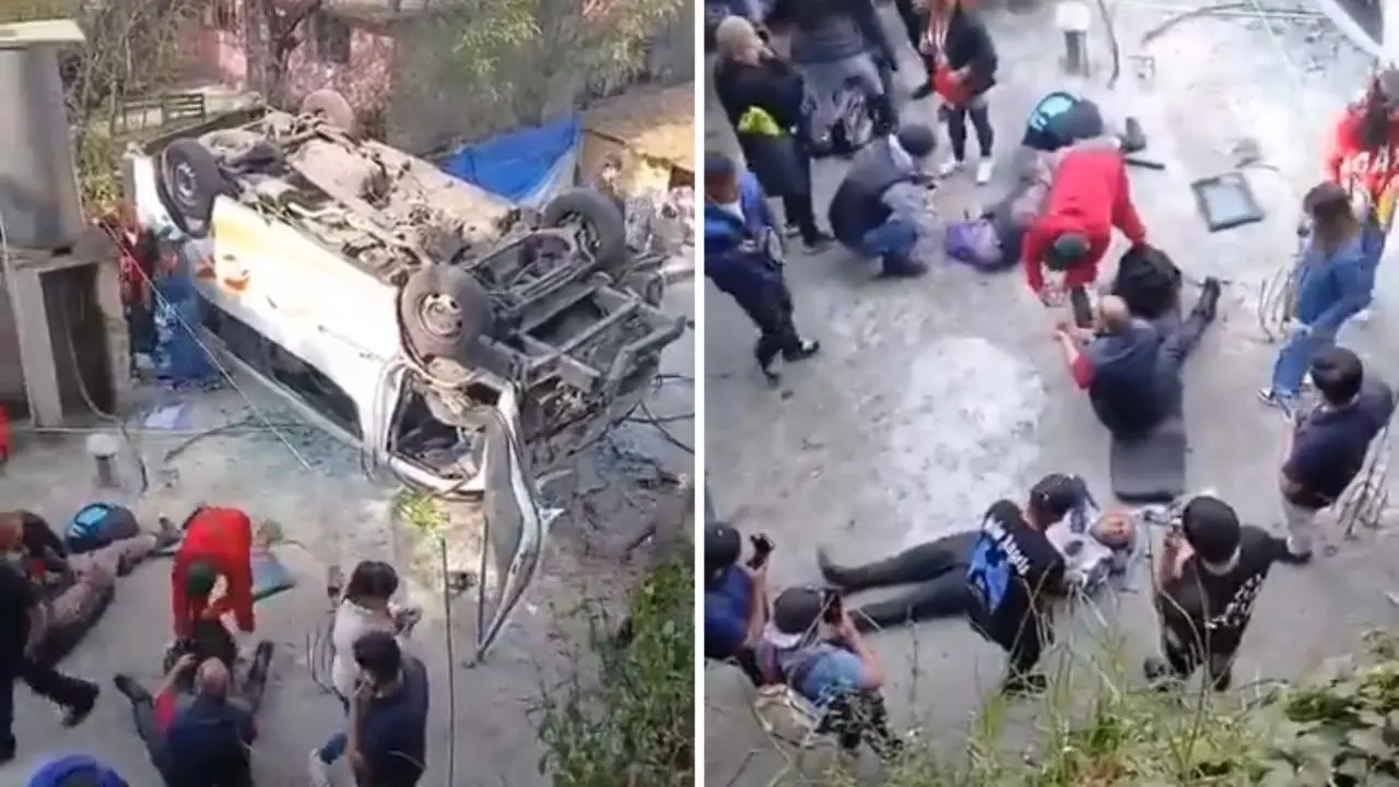 Vista de los restos de una camioneta volcada tras un aparatoso accidente. Foto: X @Gposiadeoficial