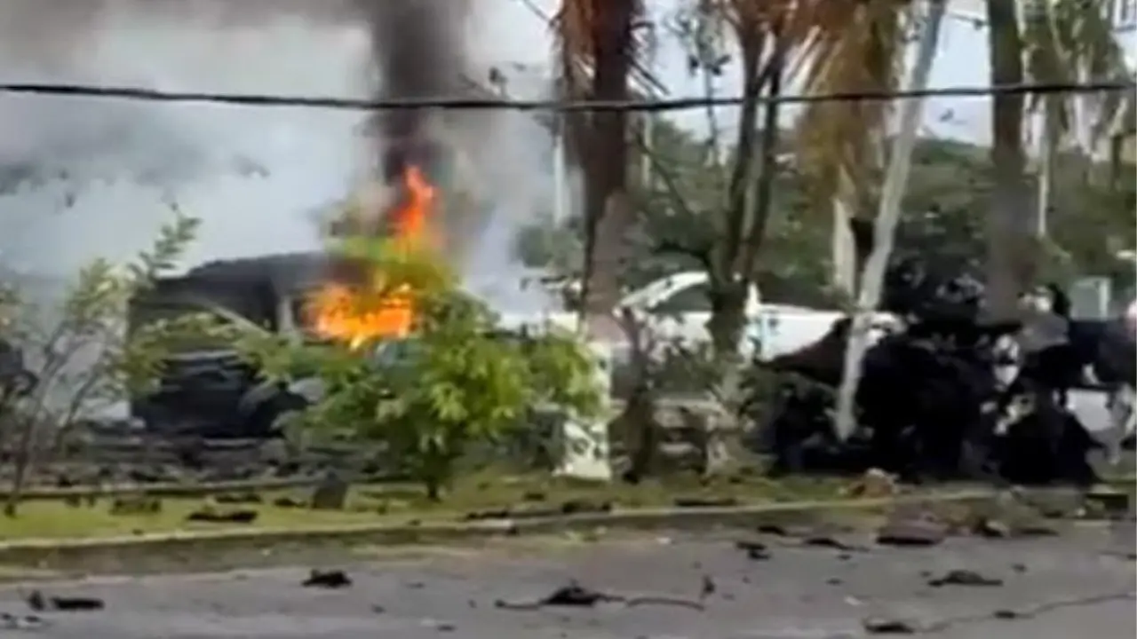 Explosión de coche bomba en Michoacán | FOTO: X - @GARCIPAVON |
