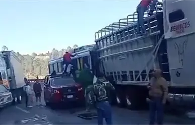 Accidente en la M&eacute;xico-Puebla deja un muerto y m&aacute;s de 30 heridos tras choque de autob&uacute;s y tr&aacute;iler
