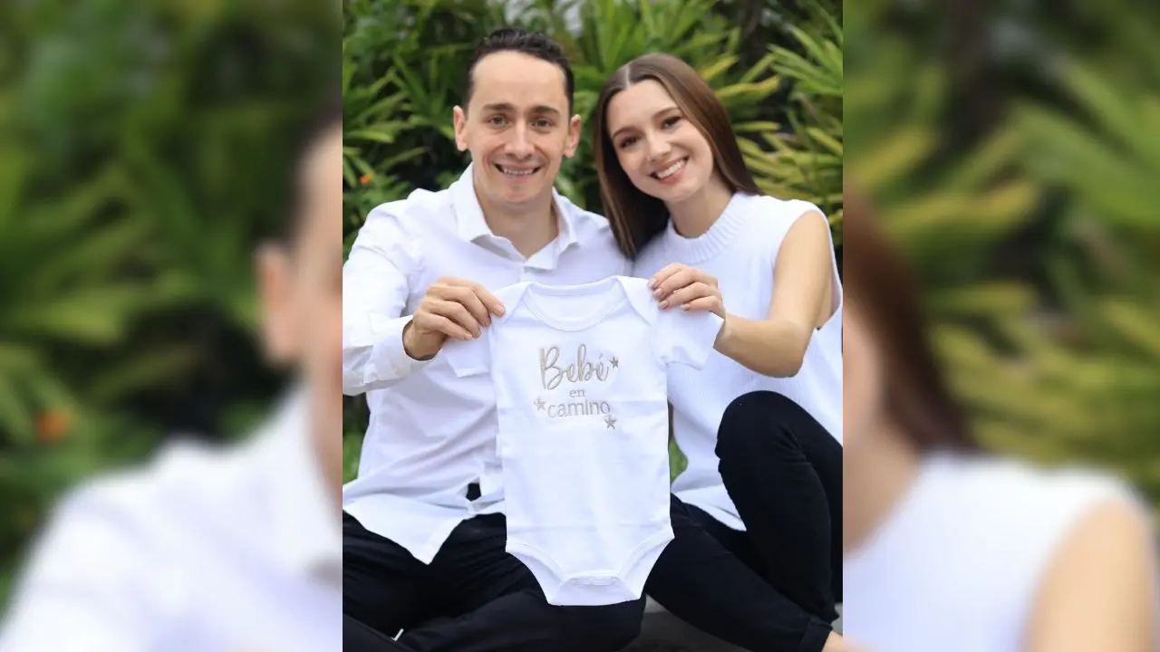 Imagen del alcalde de Allende Lalo Leal junto a su esposa Kas Rodríguez Foto: Facebook Lalo Leal.