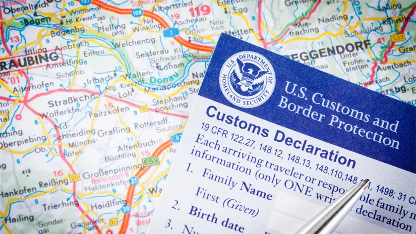 Evita multas conoce el máximo de efectivo permitido en puentes internacionales a EU. FOTO | Canva