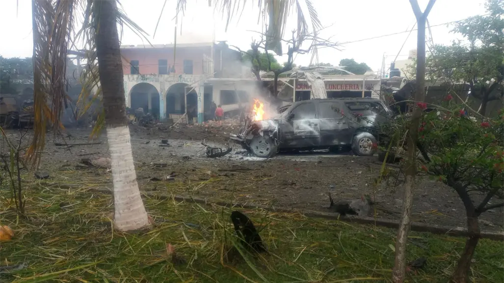 Suman 5 muertos tras explosión de coche bomba en Coahuayana, Michoacán